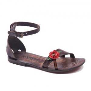 kırmızı çiçekli sandalet